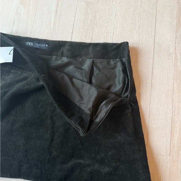 Zara Dark Green Corduroy Mini Skirt NWT!! Size M - Picture 4 of 4